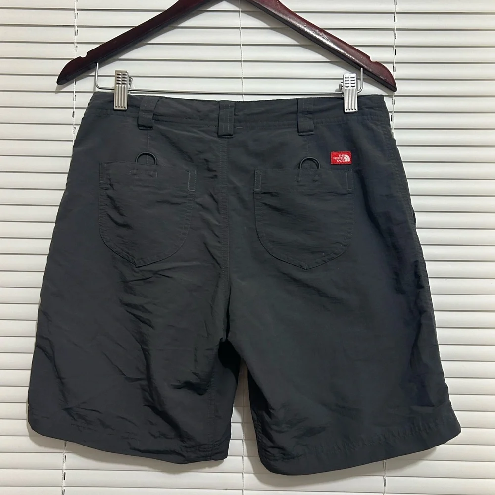 The North Face Eomen’s Charcoal Outdoor Performance Shorts Size 4